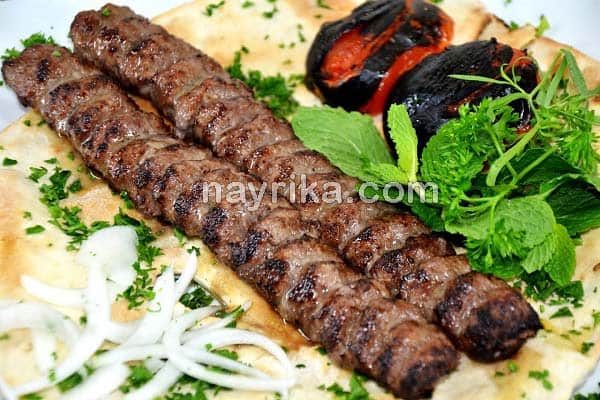 کباب کوبیده, کباب کوبیده رستورانی, ادویه مخصوص کباب کوبیده, طرز تهیه کباب کوبیده خانگی, چرا کباب کوبیده سفت می شود, برای آبدار شدن کباب کوبیده, طرز تهیه کباب کوبیده در فر, گوشت کباب کوبیده, برای آبدار شدن کباب کوبیده, طرز تهیه کباب کوبیده بناب, کباب, عکس کباب, عکس کباب کوبیده