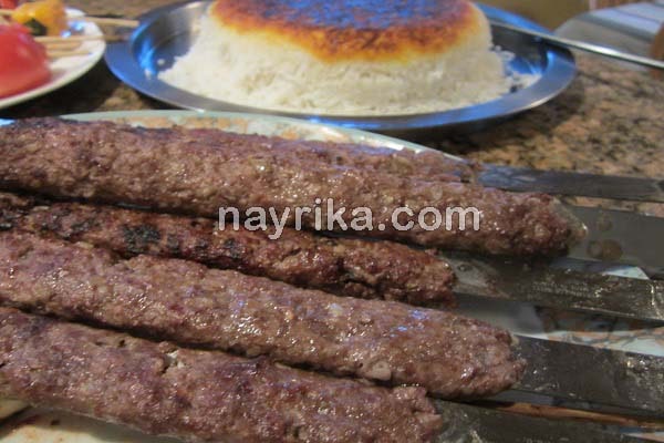 کباب کوبیده, کباب کوبیده رستورانی, ادویه مخصوص کباب کوبیده, طرز تهیه کباب کوبیده خانگی, چرا کباب کوبیده سفت می شود, برای آبدار شدن کباب کوبیده, طرز تهیه کباب کوبیده در فر, گوشت کباب کوبیده, برای آبدار شدن کباب کوبیده, طرز تهیه کباب کوبیده بناب, کباب, عکس کباب, عکس کباب کوبیده