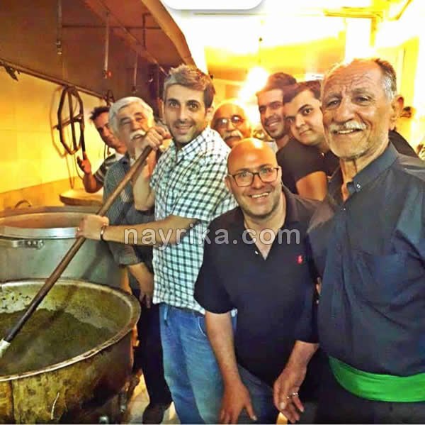 حمید گودرزی پای دیگ نذری / عکس جدید حمید گودرزی