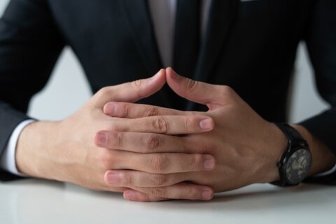 شخصیت شناسی بر اساس نحوه قفل شدن انگشتان دست / تست روانشناسی شخصیت شناسی بر اساس نحوه قفل شدن انگشتان دست / تست روانشناسی
