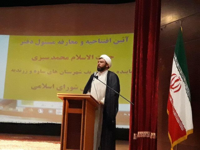 قانون نباید یک بام و دو هوا باشد/ وظیفه نماینده مجلس مچ‌گیری نیست