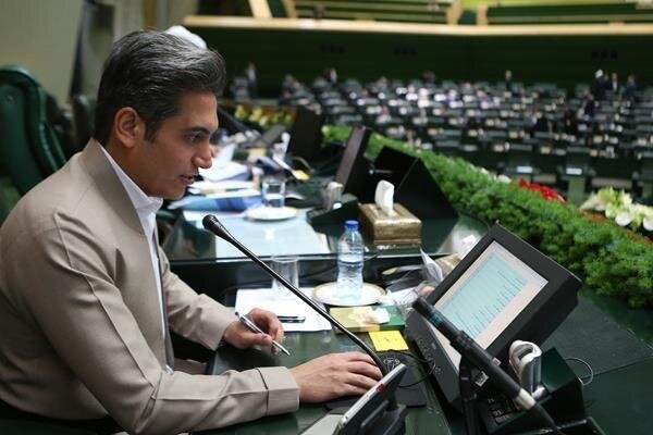 فتحی: مجمع خیرین سلامت برای تأمین ماسک ورود کند