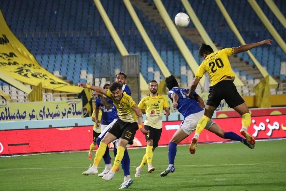 کریمیان: مدعیان، قهرمانی را به پرسپولیس تعارف کردند